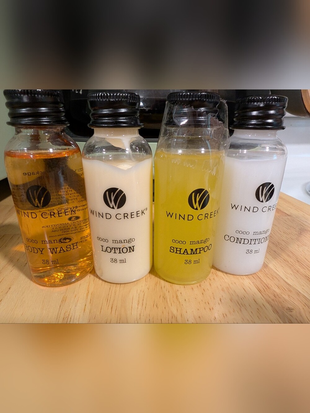 Coco Mango Body Wash Lotion Shampoo Conditioner Travel Set
